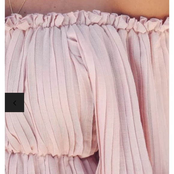 VICI Off Shoulder Pleated Top - NWT - Picture 5 of 7